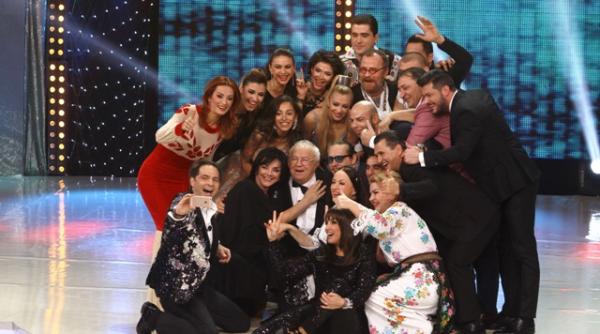 revelionul starurilor dan negru este pe baricade si in aceasta noapte dintre ani