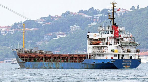 sos pira ii au luat sub control o nava moldoveneasca in adriatica