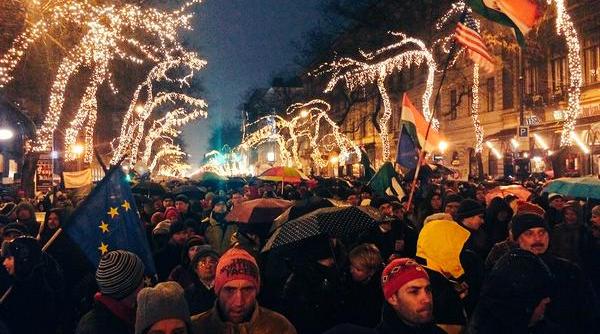 orban demisia cer mii de demonstranti la budapesta