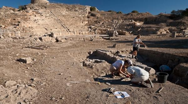 arheologii polonezi au facut o descoperire senzationala ce au gasit cercetatorii in timp ce excavau situl unei vechi agora din cipru video