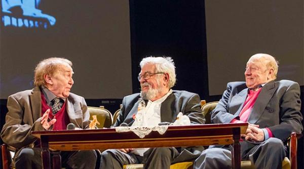 pionierii teatrului de comedie in familie la a 54 a aniversare