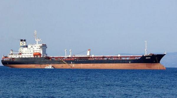 petrolierul araevo lovit in libia ajunge azi in pireu