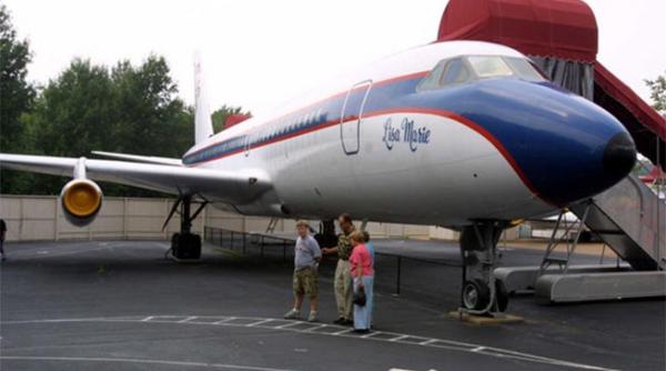 avioanele lui elvis la vanzare