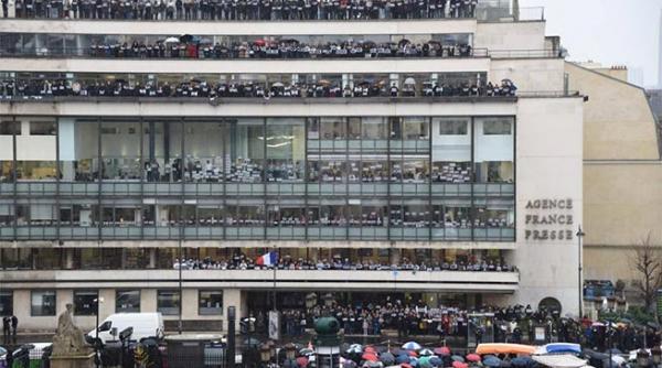 big brother revine cu avionul de paris