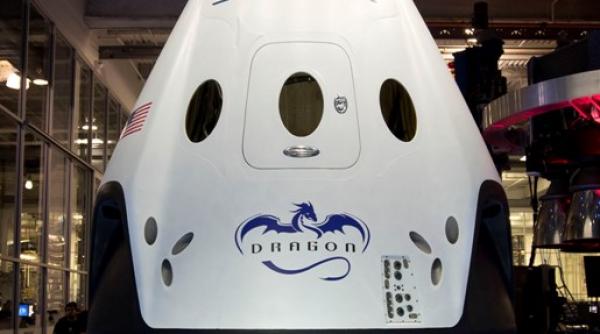 dupa mai multe amanari naveta dragon ar putea aprovizona maine statia spatiala internationala