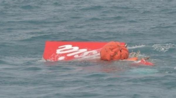 zborul air asia scafandrii au gasit cutiile negre