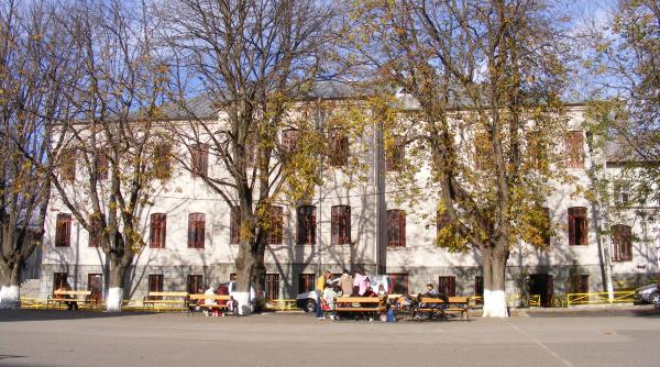 iasi mihai eminescu sarbatorit la colegiul ce ii poarta numele