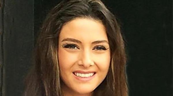 un selfie mult prea provocator al miss liban a starnit furie in media sociala