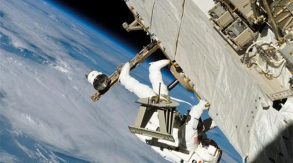 video ozn observat in apropierea sta iei spa iale interna ionale astronau ii ar fi evacuat imediat o parte a navei