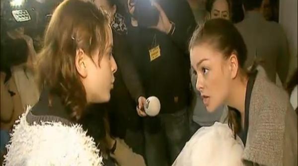 bataie pe o rochie de mireasa la un targ de nunti video