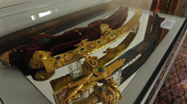 pentru ce a primit cuza sabia prieteniei