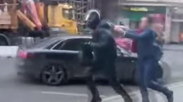 un erou placheaza un hot inarmat cu un satar video