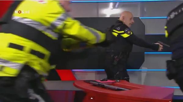un tanar inarmat cu un pistol a intrat in redac ia televiziunii olandeze nos i a luat un ostatic vreau sa dezvalui lucruri de importan a mondiala