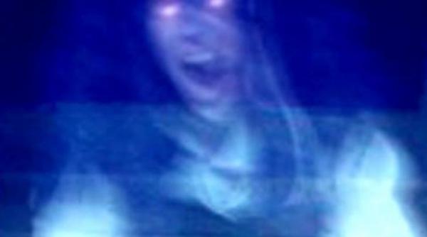 supranatural femeie trantita cu brutalitate de o fantoma dovada e pe camerele de supraveghere video