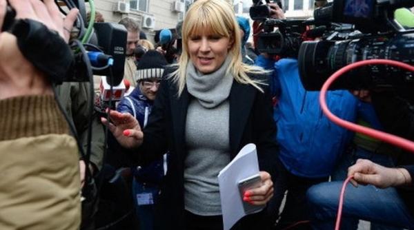 elena udrea huiduita la politie nu ma astept sa fiu arestata