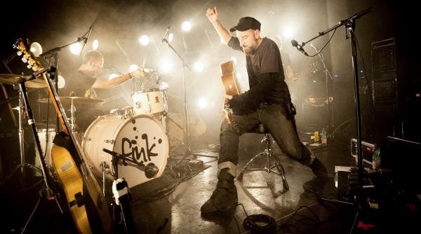 emo ie i muzica buna fink in premiera in romania