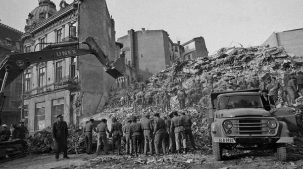 s a intamplat deasupra romaniei cu 3 ore inainte de cutremurul devastator din 1977 parca veghea asupra noastra