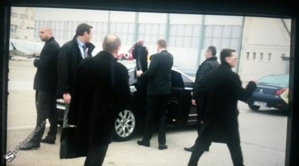 klaus iohannis incident paris video