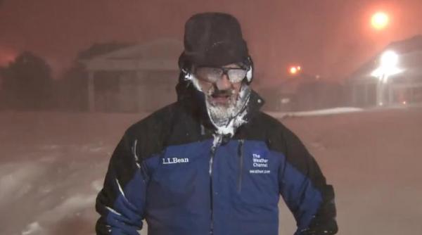 1 milion de vizualizari in cateva ore ce face un meteorolog live in mijlocul unei furtuni de zapada video