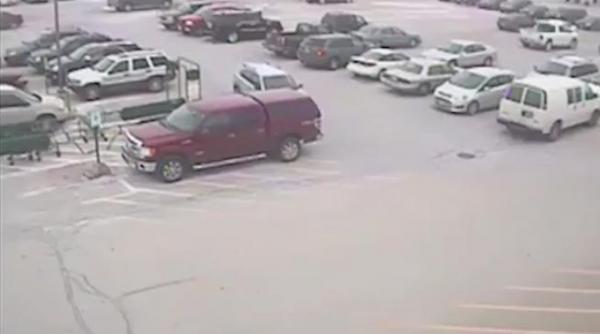 batranel de 92 de ani biliard cu masini la plecarea din parcare video