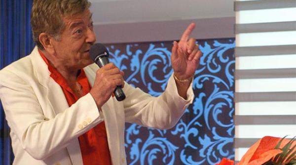 cleopatra i a rupt piciorul lui dichiseanu