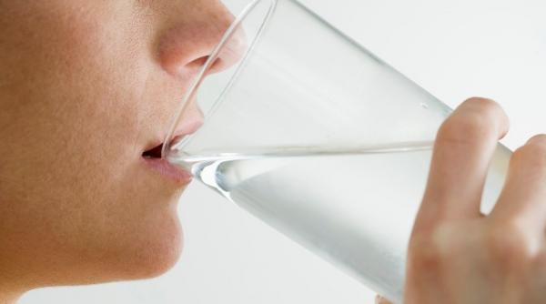 be i doi litri de apa pe zi s ar putea sa va face i mai mult rau decat bine