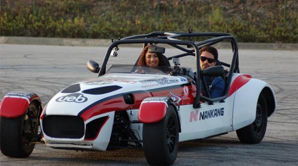 burlacul le propune noi sporturi extreme concurentelor ramase in show