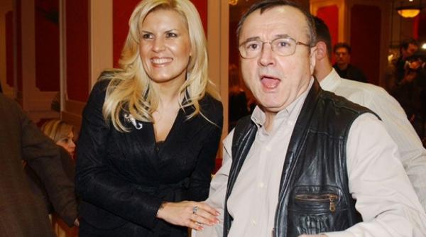 ce scrie in sms urile trimise de elena udrea lui ion cristoiu si catalin striblea