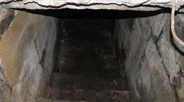 secretul din cripta ce au descoperit arheologii intr o capela construita in 1520 pe vremea dinastiei tudorilor video