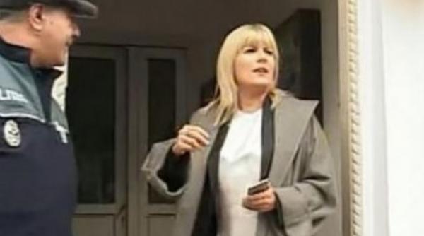 udrea elena lanseaza moda gri penitence