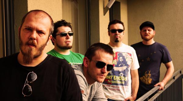 luna amara a lansat clipul oameni noi