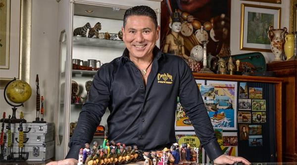 asii amanetului roy peretz cineva a venit sa mi vanda o teaca de penis a triburilor zulu