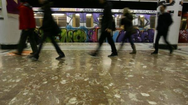 o femeie a cazut in fata metroului la politehnica