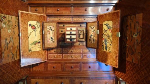 surpriza second hand ce a gasit o japoneza intr un dulap cumparat la mana a doua intrece orice imaginatie