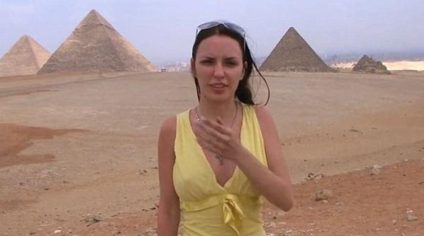 furie in egipt pelicula pentru adulti filmata langa piramide si sfinx