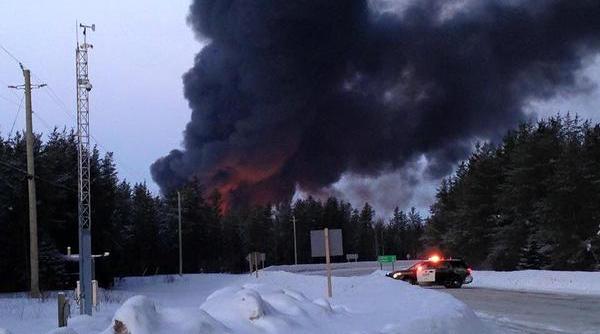 incident feroviar in canada un tren care transporta petrol a deraiat in ontario video