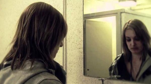 imaginea care a isterizat internetul ce a surprins o tanara din irlanda intr un selfie facut in oglinda