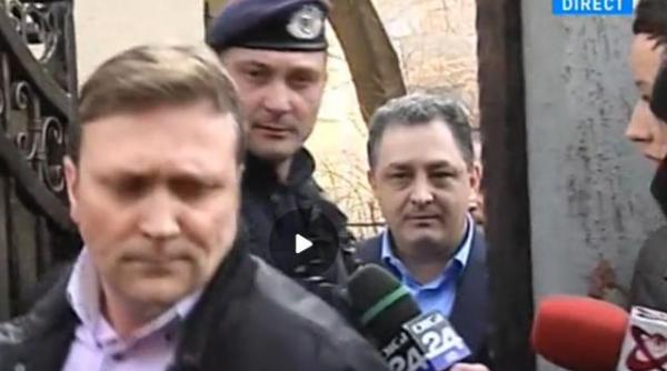 marian vanghelie scos cu mascatii din vila sa procurorii au facut perchezitii la locuinta primarului sectorului 5