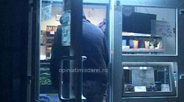 jaf la un magazin din timisoara hotul i a pus cutitul la gat vanzatoarei video