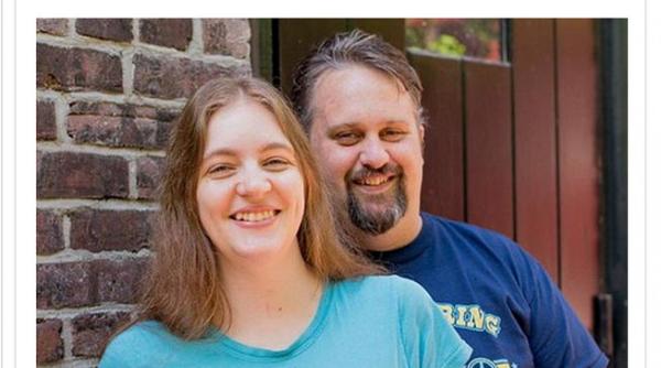 virgina care isi incurajeaza sotul sa faca sex cu alte femei