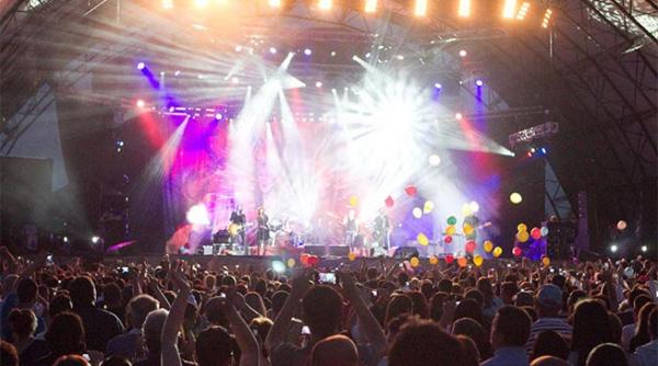 cursul dolarului creste pretul biletelor de concert