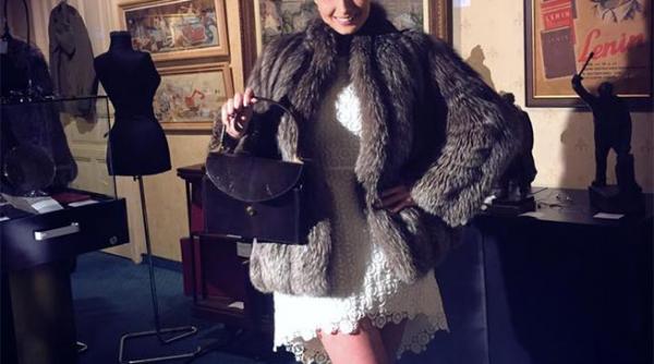 a purtat haina de blana a elenei ceausescu