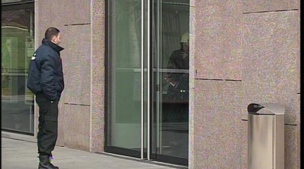 mi ati luat banii copiilor coplesit de datorii si a dat foc in incinta bancii