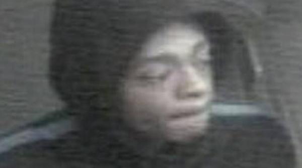 doi baieti dati jos din autobuz sub amenintarea cutitului fortati sa se bata si sa faca sex ce au filmat camerele de supraveghere