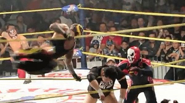 lovitura criminala i a rupt gatul in ring luptatorul de wrestling pedro aguayo ramirez a murit video