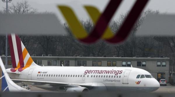 la locul tragediei aviatice din alpii francezi nu exista nimic intreg nici avionul nici corpurile neinsufletite e o imagine parca smulsa din iad