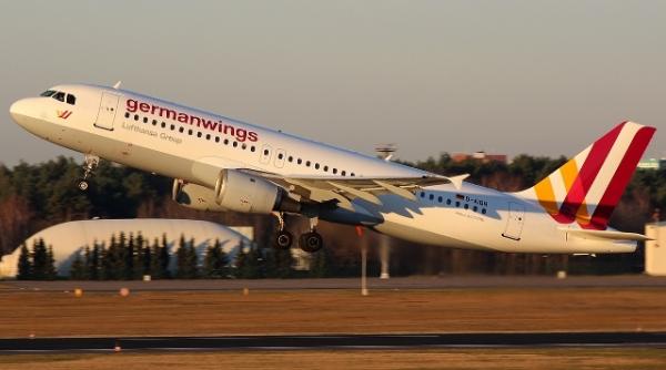 un avion al companiei germanwings s a prabusit cu 150 de oameni la bord dupa o coborare brusca timp de 8 minute