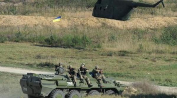 trupe ucrainiene instruite de parasutisti americani