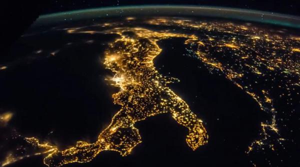 imagini spectaculoase cum se vede rasaritul soarelui din spatiu video