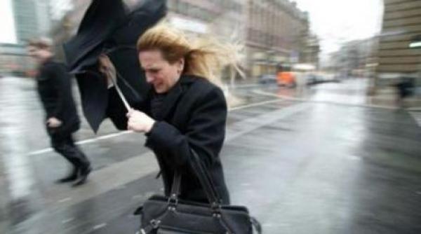 cod galben de vant puternic in 12 judete inclusiv in capitala pana la ora 19 00